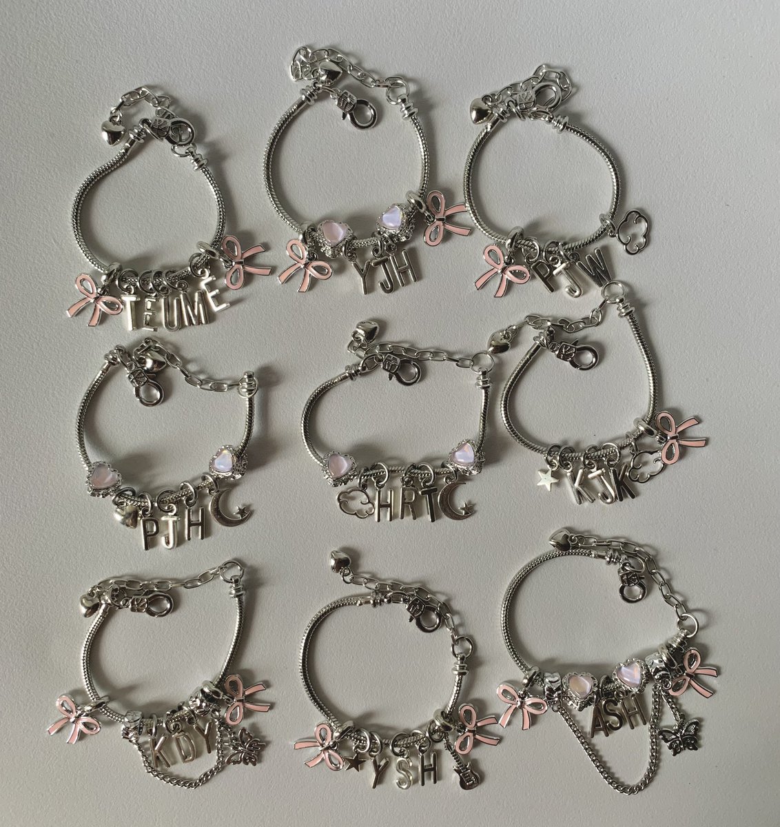 treasuremenfess's tweet photo. [PP] 🎀GIVEAWAY TREASURE BRACELET CUSTOM ALL MEMBER🎀

2 WINNERS

rules :
- rt tweet ini
- rt tweet di bawah

close 5 juli, pemenang diumumkan di akun @roompye

thankyou https://t.co/0bQT4NLgYX
