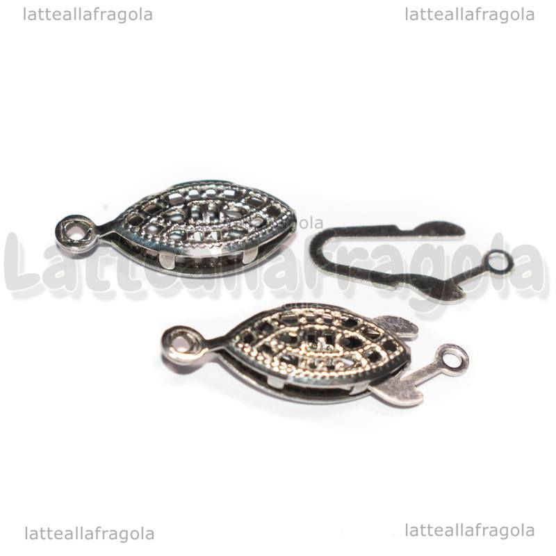 LatteAllaFragol's tweet photo. Due modelli filigranati, leggeri ma resistenti, perfetti per creazioni con uno o due fili. E non dimenticate la chiusura Composta Classica: il must per collane con Multi Charms pendenti! 💎 #chiusuraacciaio #gioielliacciaio #multicharms #acciaioinox #HandmadeJewelry https://t.co/6GfTw80pIM