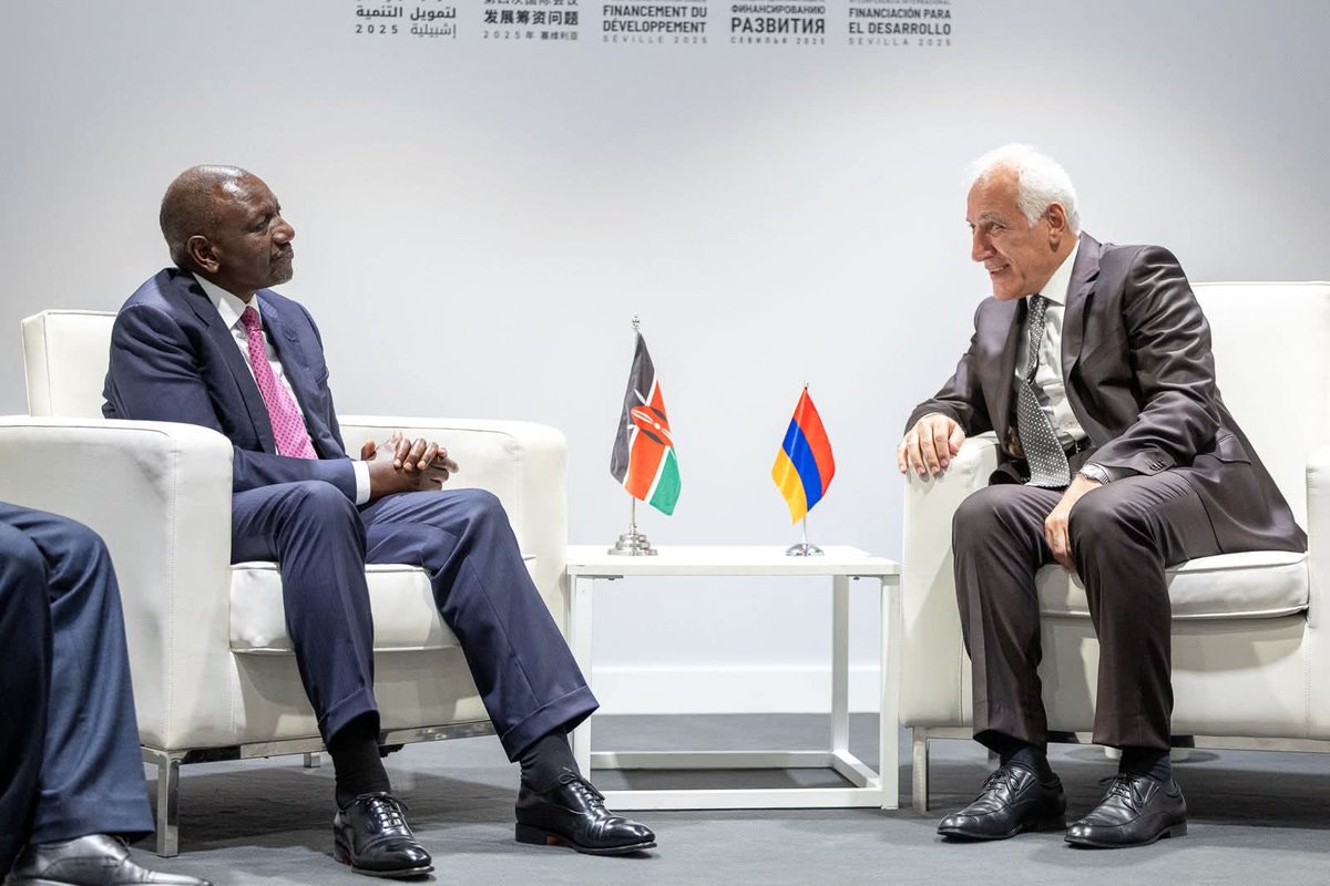 SDPI_AM's tweet image. Principal Secretary, Cyrell Wagunda Odede, accompanied H.E. President
@WilliamsRuto during a bilateral meeting with H.E. President Vahagn Khachaturyan of the Republic of Armenia. 
#Deepening Kenya–Armenia relations
#Unlocking new economic and cultural opportunities for Kenya.