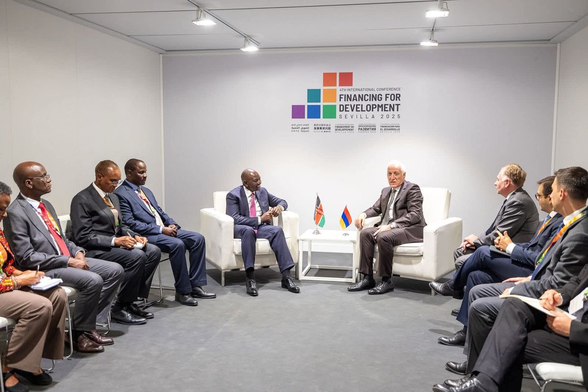 SDPI_AM's tweet image. Principal Secretary, Cyrell Wagunda Odede, accompanied H.E. President
@WilliamsRuto during a bilateral meeting with H.E. President Vahagn Khachaturyan of the Republic of Armenia. 
#Deepening Kenya–Armenia relations
#Unlocking new economic and cultural opportunities for Kenya.