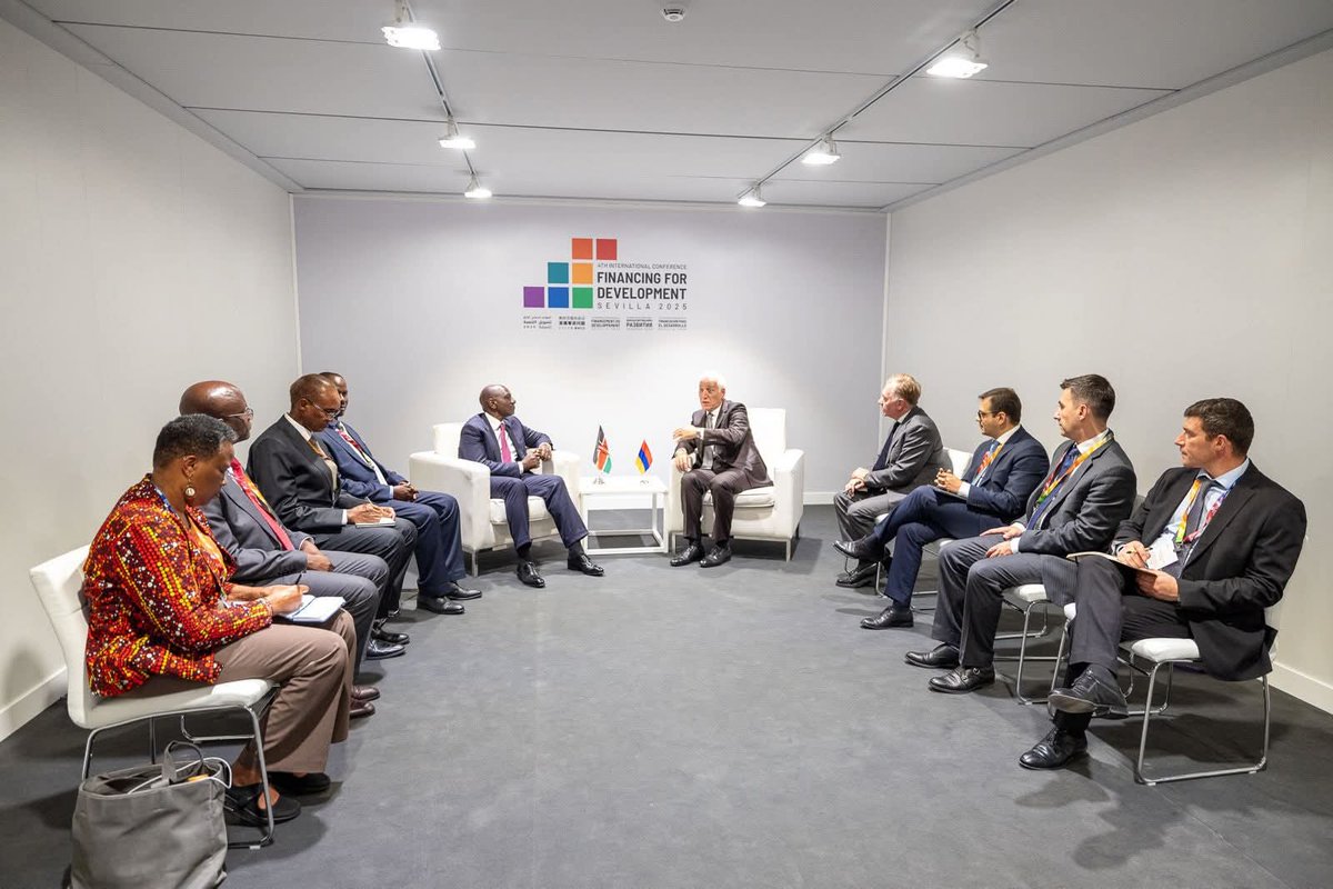 SDPI_AM's tweet image. Principal Secretary, Cyrell Wagunda Odede, accompanied H.E. President
@WilliamsRuto during a bilateral meeting with H.E. President Vahagn Khachaturyan of the Republic of Armenia. 
#Deepening Kenya–Armenia relations
#Unlocking new economic and cultural opportunities for Kenya.