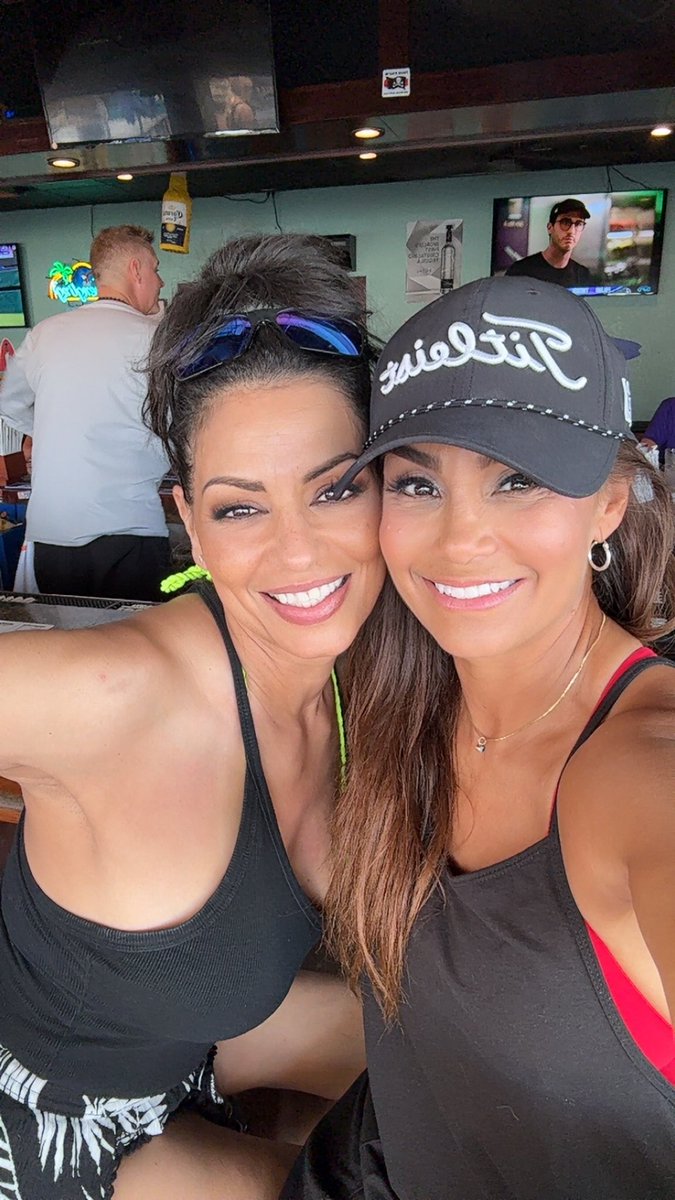 My best friend is visiting!! Love her 💞 #bestie #latinas