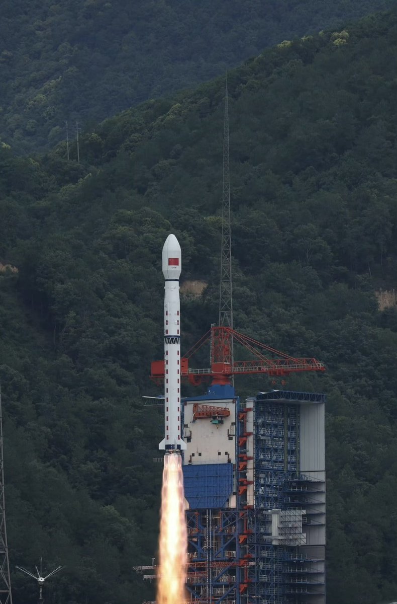 dsshhh112's tweet image. At 17:35 Beijing Time on July 3, 2025, China successfully launched the Long March-4C, sending the Shiyan-28B 01 satellite into orbit. This satellite is primarily designed for space environment survey and relevant technological experiments.