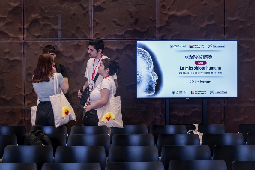 Cursos de Verano UCM (@cursosveranoucm) on Twitter photo El pasado 2 de julio, <a href="/CaixaForum/">CaixaForum</a> acogió el curso “La microbiota humana, una revolución en las Ciencias de la Salud”, dentro de la programación de los #CursosVeranoUCM. Bajo la dirección de Juan Miguel Rodríguez Gómez, catedrático de la <a href="/unicomplutense/">Complutense</a>, la jornada reunió a El pasado 2 de julio, <a href="/CaixaForum/">CaixaForum</a> acogió el curso “La microbiota humana, una revolución en las Ciencias de la Salud”, dentro de la programación de los #CursosVeranoUCM. Bajo la dirección de Juan Miguel Rodríguez Gómez, catedrático de la <a href="/unicomplutense/">Complutense</a>, la jornada reunió a