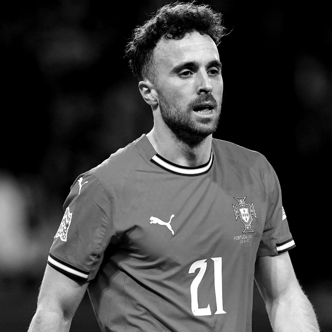 La UEFA ha anunciado que se guardará un minuto de silencio en los partidos de la Eurocopa de hoy y mañana en memoria de Diogo Jota y Andrés Silva, fallecidos en un accidente de tráfico esta mañana

Nuestras condolencias a sus familiares y amigos. Descansen en paz
