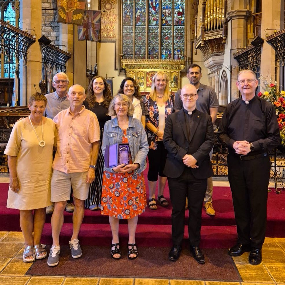 B_B_Burnley's tweet image. Today, we are reflecting on when Building Bridges Burnley was honoured with The King’s Award for Voluntary Service in 2024 — the highest award a voluntary group can receive in the UK 🇬🇧🏆 @KingsAwardVS