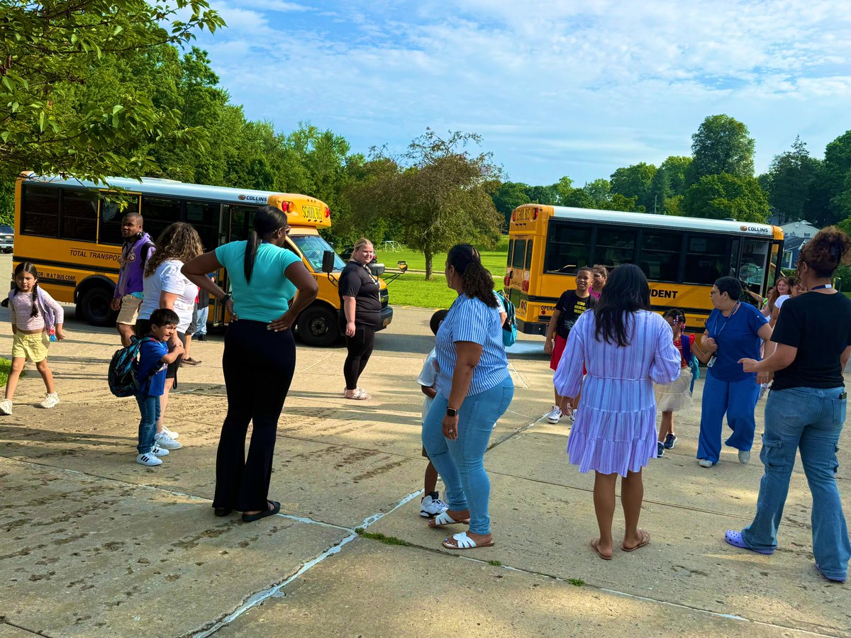 Ellen_Gerace's tweet image. Hello Summer! Kicking off our ESY program was a great success! Thank you to our staff for always going above and beyond to give our students a warm and welcoming environment, engaging learning experiences and fun enrichment opportunities! We❤️PCSD! #KeepingthePromise 🛝⚽️ 📚 ☀️