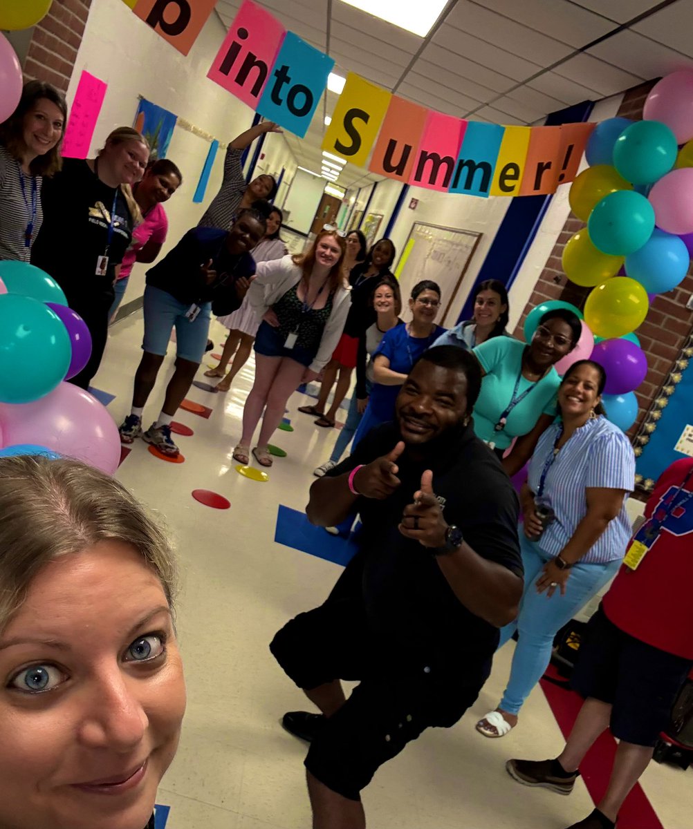 Ellen_Gerace's tweet image. Hello Summer! Kicking off our ESY program was a great success! Thank you to our staff for always going above and beyond to give our students a warm and welcoming environment, engaging learning experiences and fun enrichment opportunities! We❤️PCSD! #KeepingthePromise 🛝⚽️ 📚 ☀️