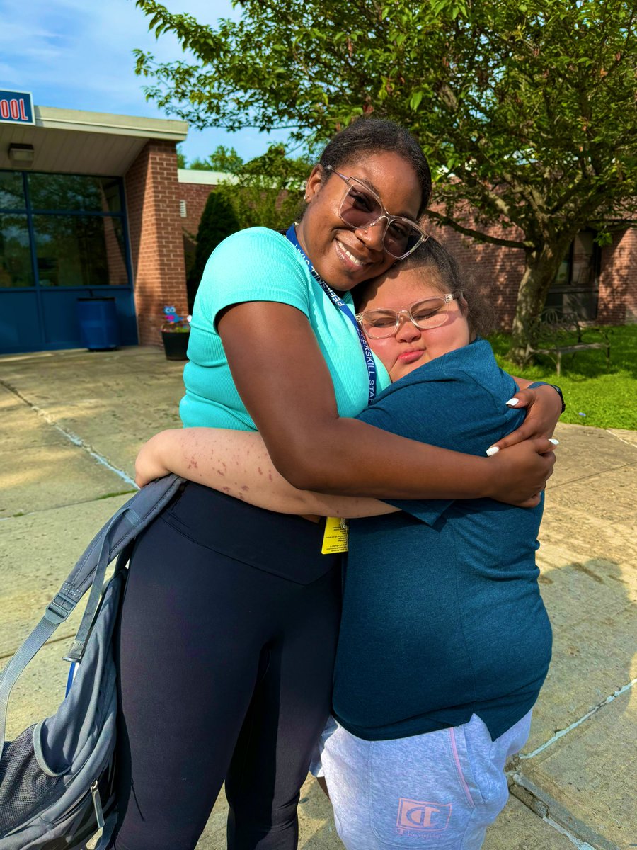 Ellen_Gerace's tweet image. Hello Summer! Kicking off our ESY program was a great success! Thank you to our staff for always going above and beyond to give our students a warm and welcoming environment, engaging learning experiences and fun enrichment opportunities! We❤️PCSD! #KeepingthePromise 🛝⚽️ 📚 ☀️
