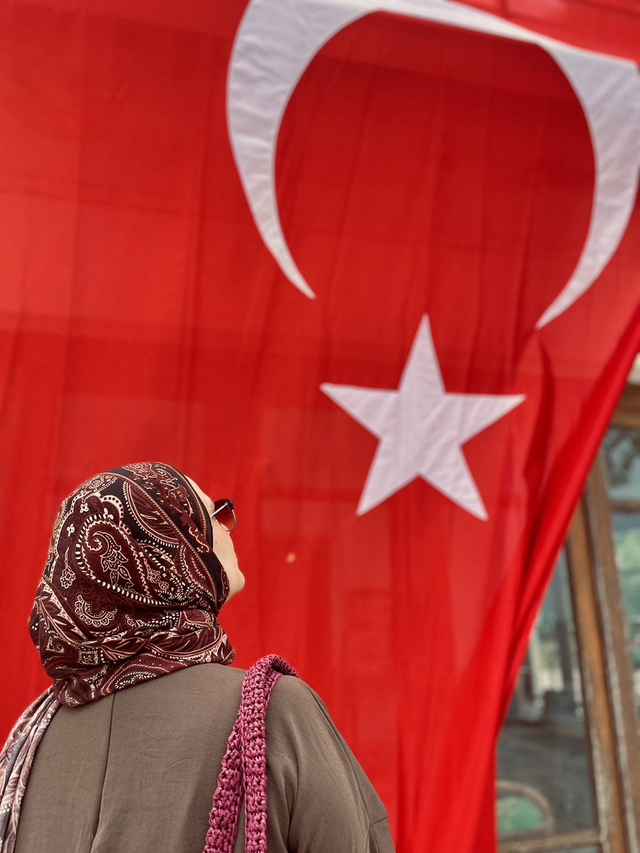 Türkiyeli değil, TÜRK öğretmenleriz.