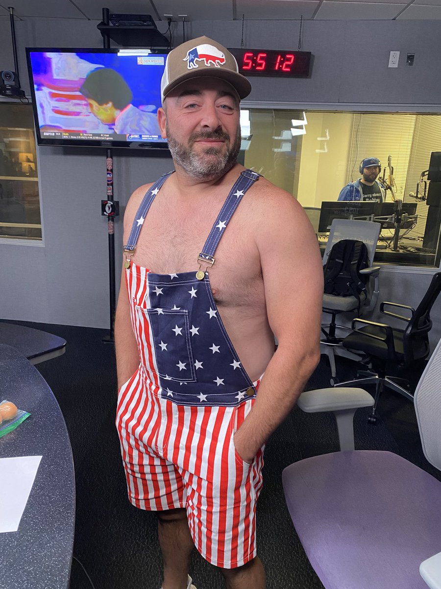 Fan-cam records will be set today <a href="/1053thefan/">105.3 The FAN</a> <a href="/rjchoppy/">RJ Choppy</a> <a href="/BobbyBeltTX/">Bobby Belt</a> <a href="/Peyton_Russell1/">Peyton Russell</a>