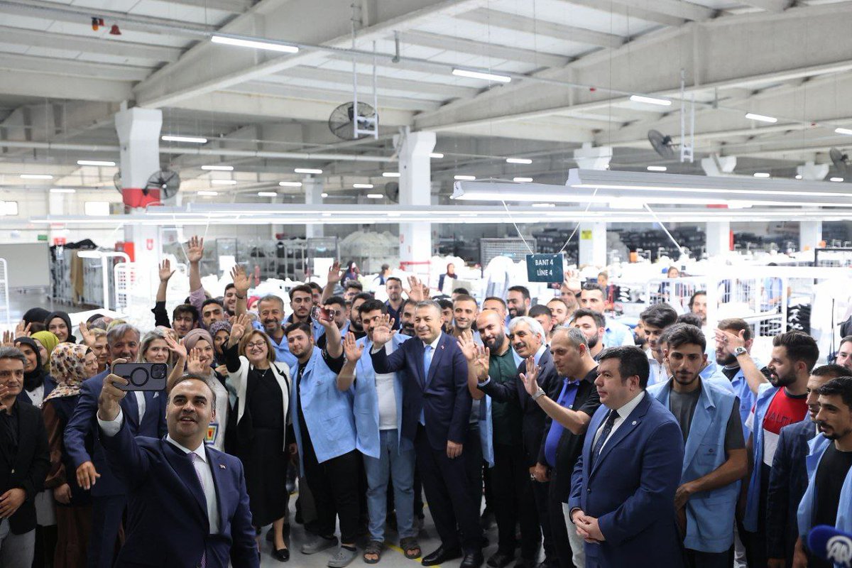 TCSanayi's tweet photo. Bakanımız Sayın @mfatihkacir, Kilis'te Toplu Açılış ve İmza Töreni'nde, iş fikirlerini hayata geçirmek isteyen girişimcilere müjde verdi: 

✅ Türkiye Sosyal Kapsayıcı Yeşil Geçiş Projesi (SOGREEN) kapsamında; 15 Kalkınma Ajansımız yaklaşık 600 milyon TL tutarındaki teklif çağrılarını ilan ediyor. 

✅ Hızlandırıcı Hibe Desteği Programları ile yeşil dönüşüme öncülük edecek ve yeni istihdam oluşturacak iş fikirleri ve yatırımlar hayata geçirilecek. Bu kapsamda, proje başına 2 milyon liraya kadar destek vereceğiz. 

@KalkinmaAjansGM