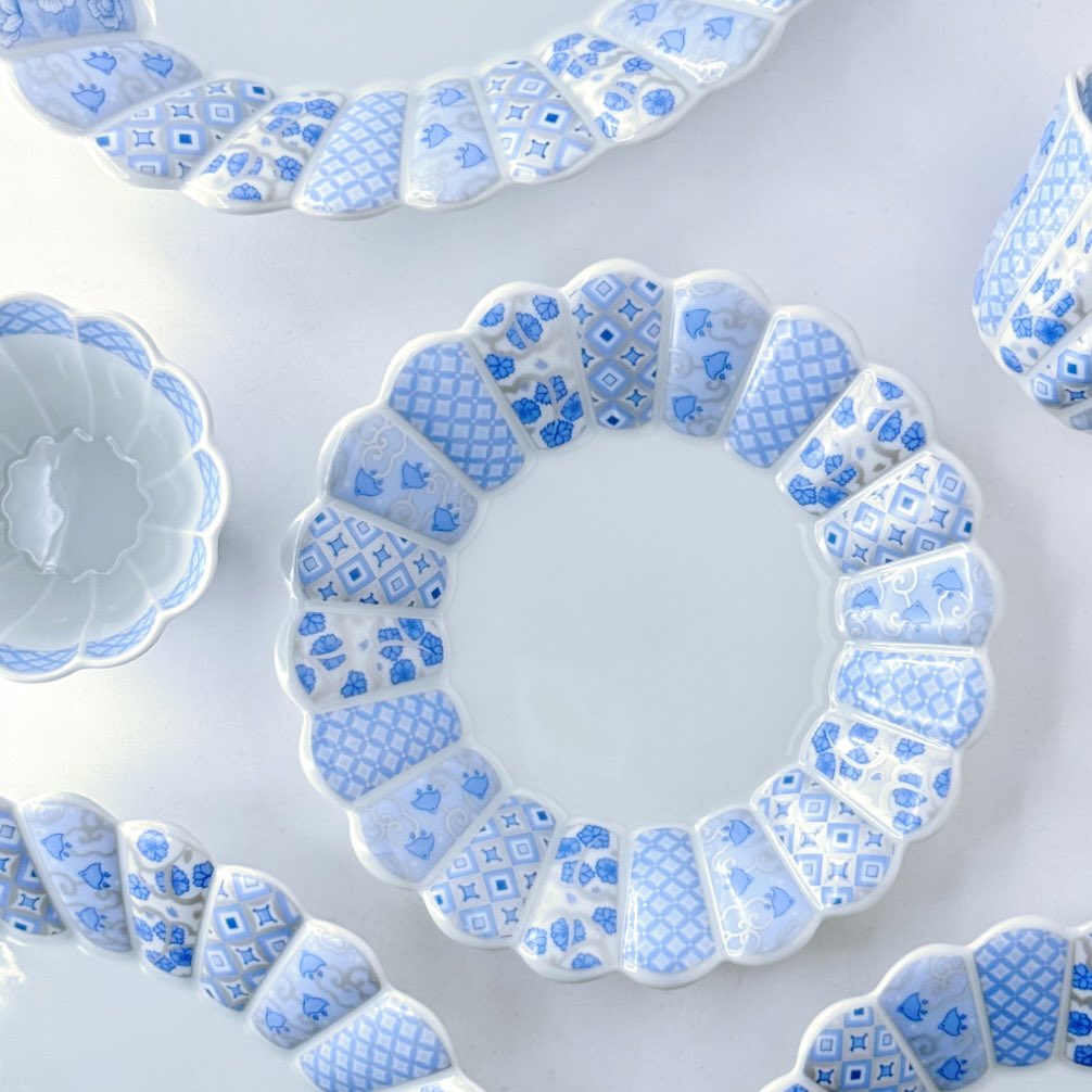 【波佐見焼 花離宮 -HANA RIKYU-】
かわいらしさと美しさが融合する波佐見焼花離宮シリーズからクールなブルーをチョイス🩵

古-いにしえ-の高貴な離宮（宮殿）の格調高い意匠を現代風に落とし込んだ「新しい和の器」です。

umeto-ki.shop-pro.jp/?mode=cate&cbi…