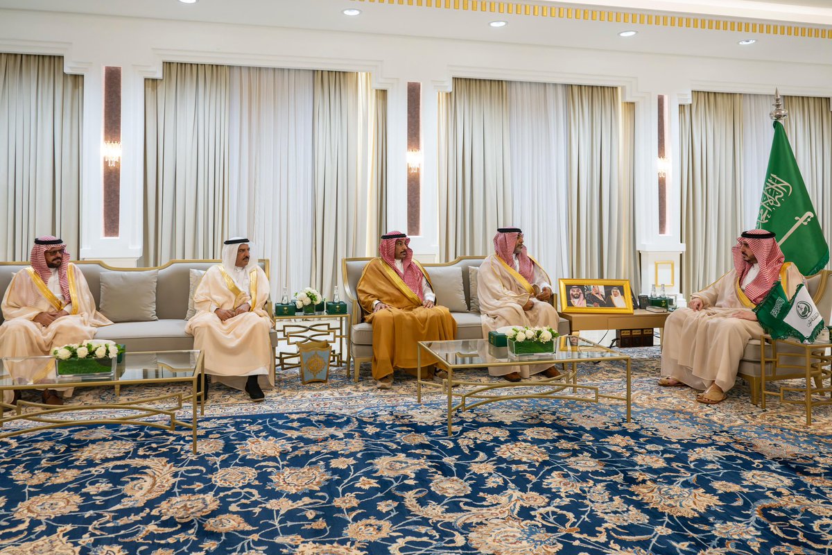 اهتمامًا بتنمية قطاع الأعمال وتعزيز البيئة الاستثمارية..

سمو أمير #منطقة_الجوف يستقبل مجلس إدارة الغرفة التجارية في دورته الحادية عشرة.

spa.gov.sa/N2351339