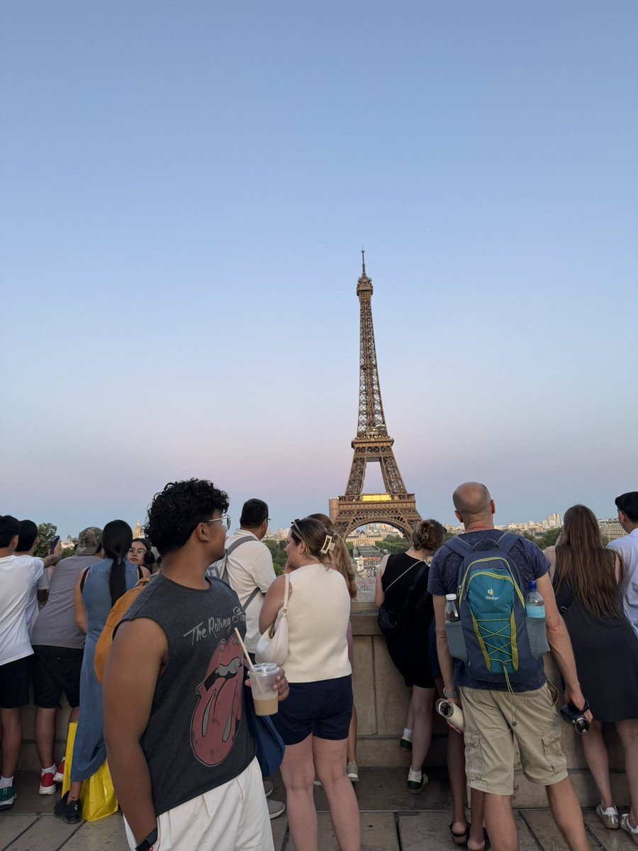 MurtoHilali's tweet photo. In Paris for the next month! 

Here for mes études de langue with loads of free time, so if you have suggestions for:

- people to meet (would love to learn about the bio/startup scene here)
- hidden gems (cafes, bars, restaurants, sights, etc)

Please lmk!! https://t.co/eukpvtPHkk