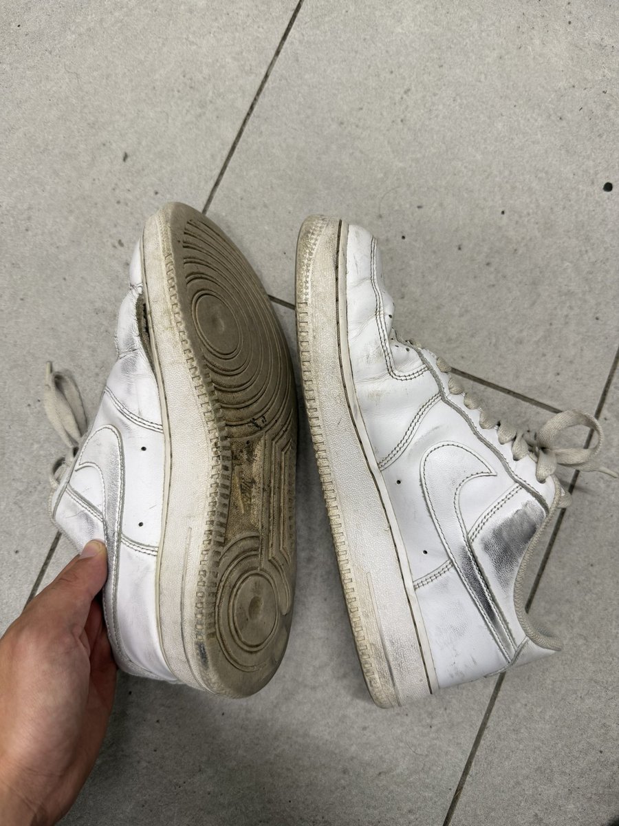 ⚰️ Queste non sono scarpe. Sono il tuo altare.
Leccale, annusale, venerale.
Air Force distrutte da giorni e sudore.
Feticisti solo con cash e coraggio.
Scrivimi in Dm 😈 a chi propone di più