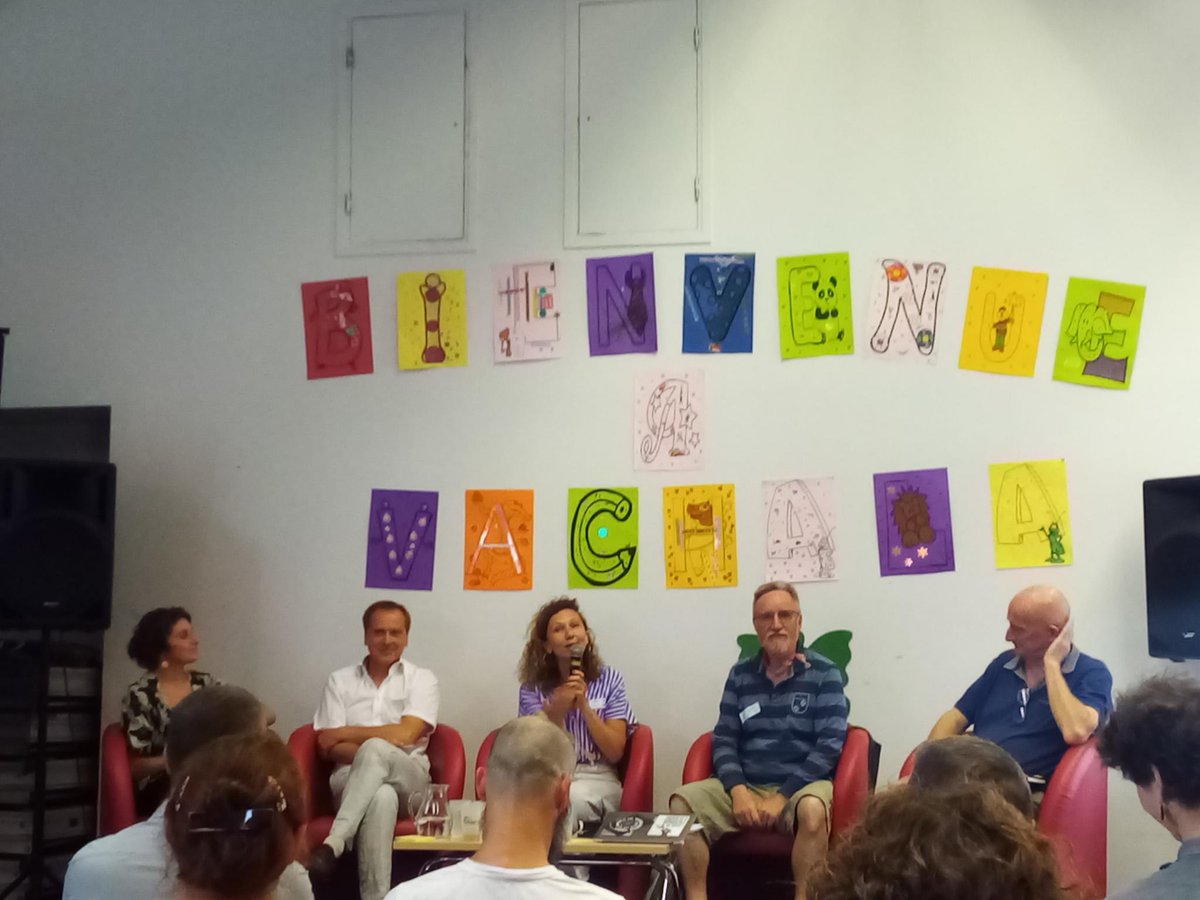 OffensiveEco's tweet image. L’Offensive participe en ce moment même à l’événement "du pain sur la planche", sur le thème de la démocratie alimentaire, qui se déroule à espace socioculturel Vachala à Lens.
Photo : table ronde avec Serge Bouffange, Bénédicte Bonzi, Jean-Claude Balbot et Sandrine Forzi