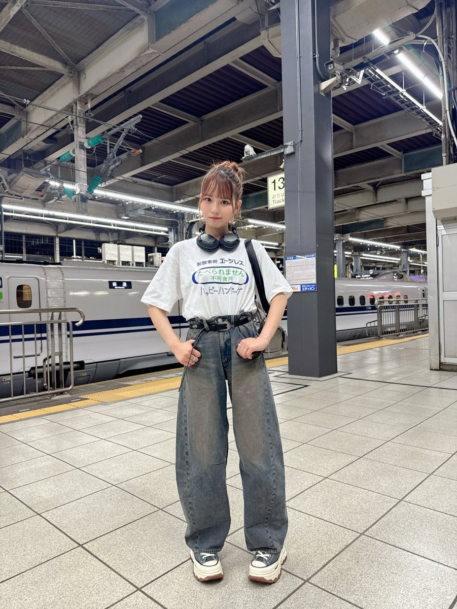 Tシャツもかわいいけど、花菜ちゃんが履いてるのコンバース ALL STARの