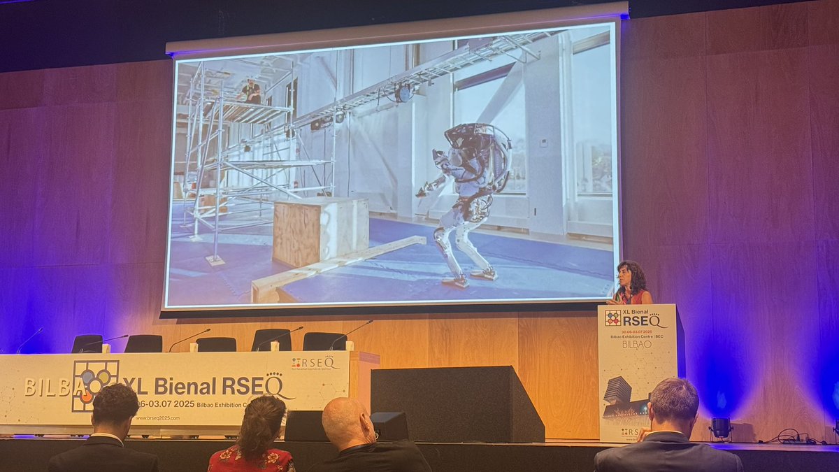 MSOCNanochemistry.bsky.social (@mnanochemistry) on Twitter photo En la XL Bienal <a href="/RSEQUIMICA/">RSEQ</a> en Bilbao, Ester Vazquez explica cómo hemos conseguido que la química y la tecnología se dan la mano para inspirar el futuro. Fascinante intervención que nos recuerda que la química también camina… ¡y salta obstáculos! <a href="/IRICA_uclm/">IRICAUCLM.bsky.social</a> <a href="/FCTQ_uclm/">Facultad CyT Químicas</a> #RSEQ2025 En la XL Bienal <a href="/RSEQUIMICA/">RSEQ</a> en Bilbao, Ester Vazquez explica cómo hemos conseguido que la química y la tecnología se dan la mano para inspirar el futuro. Fascinante intervención que nos recuerda que la química también camina… ¡y salta obstáculos! <a href="/IRICA_uclm/">IRICAUCLM.bsky.social</a> <a href="/FCTQ_uclm/">Facultad CyT Químicas</a> #RSEQ2025