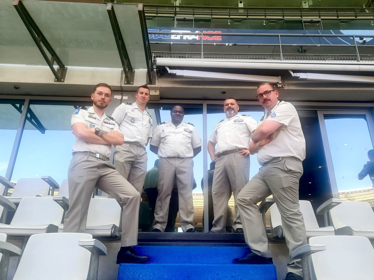 📍 Stade de France – Journée des Ambassadeurs de l’Armée de Terre ! 🇫🇷

Le 8️⃣ est fier d’y avoir participé aux côtés de militaires passionnés et engagés !
👏 Bravo à nos deux ambassadeurs pour leur professionnalisme et leur engagement !
#ambassadeursterre 
<a href="/CommandementALT/">Commandement appui et logistique de théâtre</a>