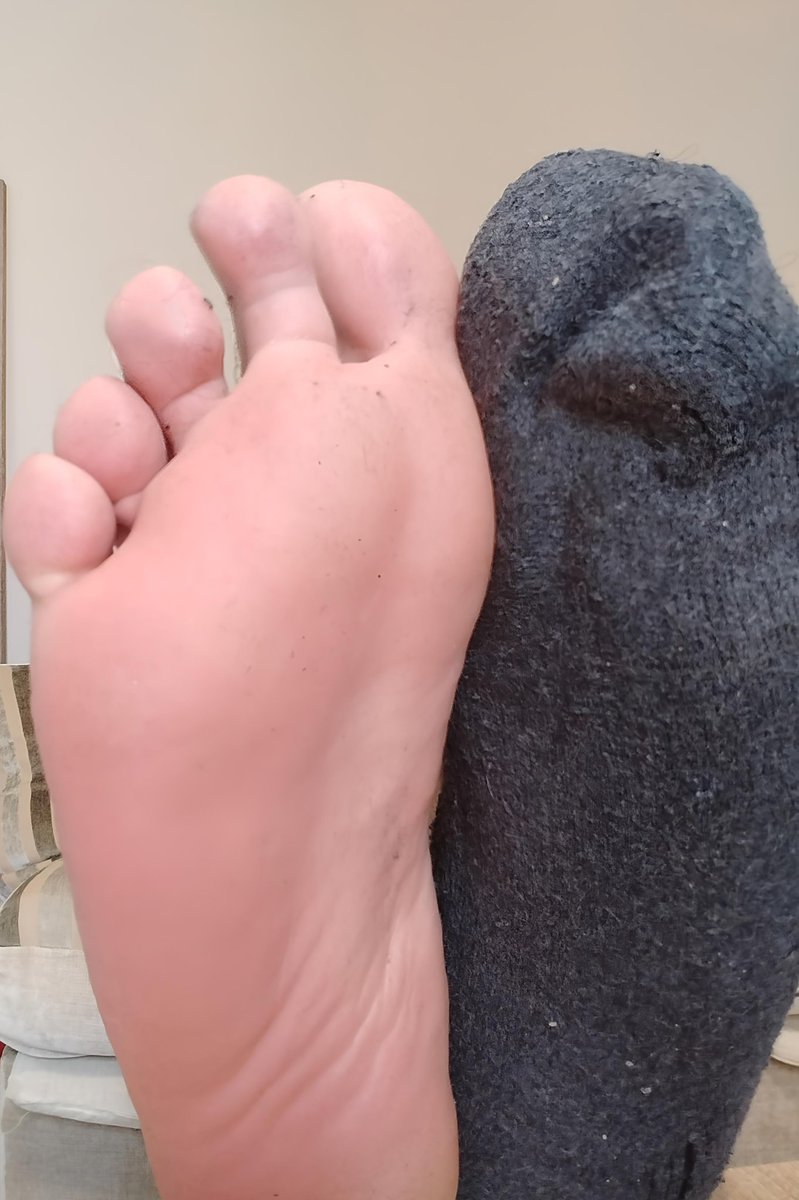 ChubbyBearSoles's tweet photo. Soooo warm and I made the bad decision to wear thick socks to go out😫
Those paws are extra sweaty today😏
#feet #footfetısh #feetworshi̇p #warmfeet https://t.co/fZFl4aiv92