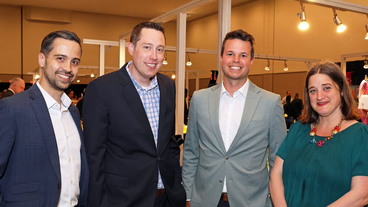 An incredible night for an incredible cause! 

The 'Igniting the Spirit Gala' brings people together to celebrate National Indigenous People’s Day while raising funds for Wabano’s essential services.

Read the full article from Caroline in the Capital:
hubs.li/Q03vJ2lq0