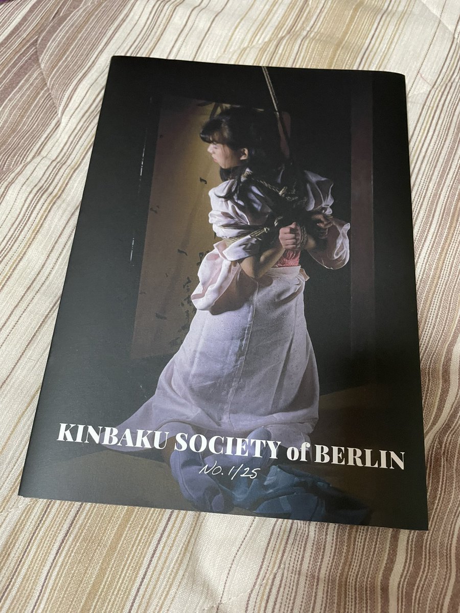 hanabusakannon's tweet photo. 私の人生において、海外の雑誌にインタビューが掲載されることがあるなんてビックリです。
奈加あきらさんのおかげ。

ドイツ、ベルリンの「KINBAKU SOCIETY 」という雑誌に載りました。

つくづく学生時代にちゃんと英語勉強しとけばよかった。

https://t.co/u93IdDuEda https://t.co/FXeguuvfxf