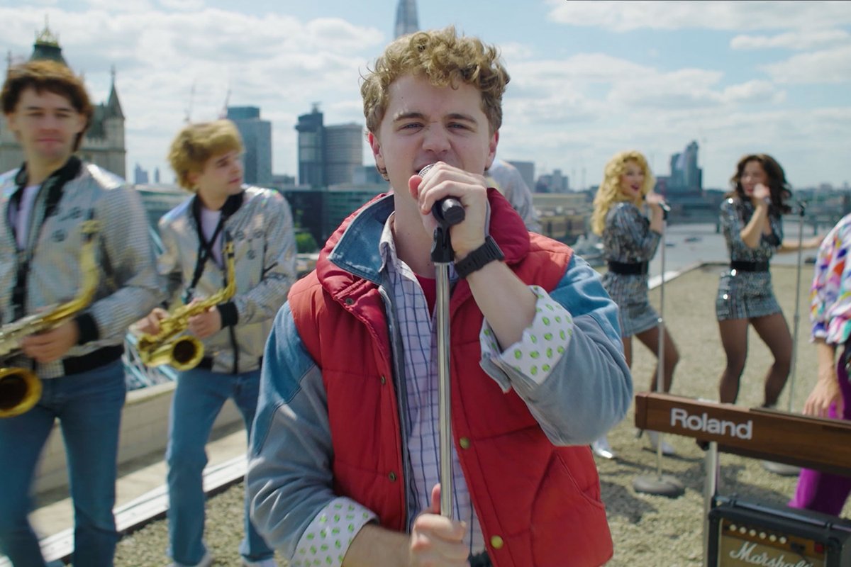 Watch a rooftop performance of "The Power of Love" as Back to the Future celebrates the film's 40th anniversary whatsonstage.com/news/watch-a-r…