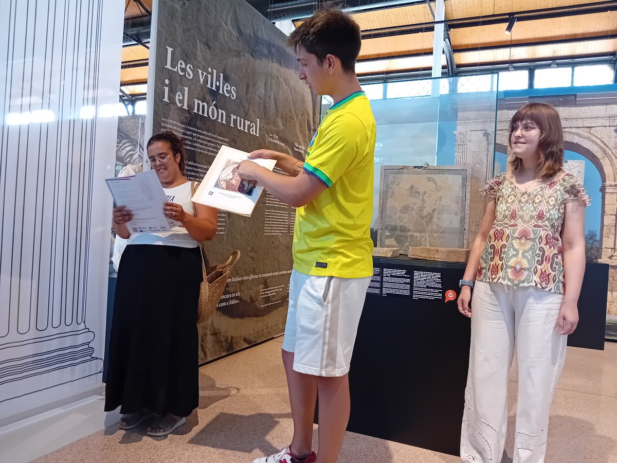 MNATTGN's tweet photo. ✍️ L'alumnat del programa INSERLAB de la @universitatURV ha presentat avui dijous el treball fet amb la col·lecció del #MNAT.
✍️El projecte d'inserció laboral per a persones amb diversitat cognitiva s'ha centrat en crear materials de lectura fàcil.
​ℹ️https://t.co/qGc0DymKUh https://t.co/ItFEVXJBR7