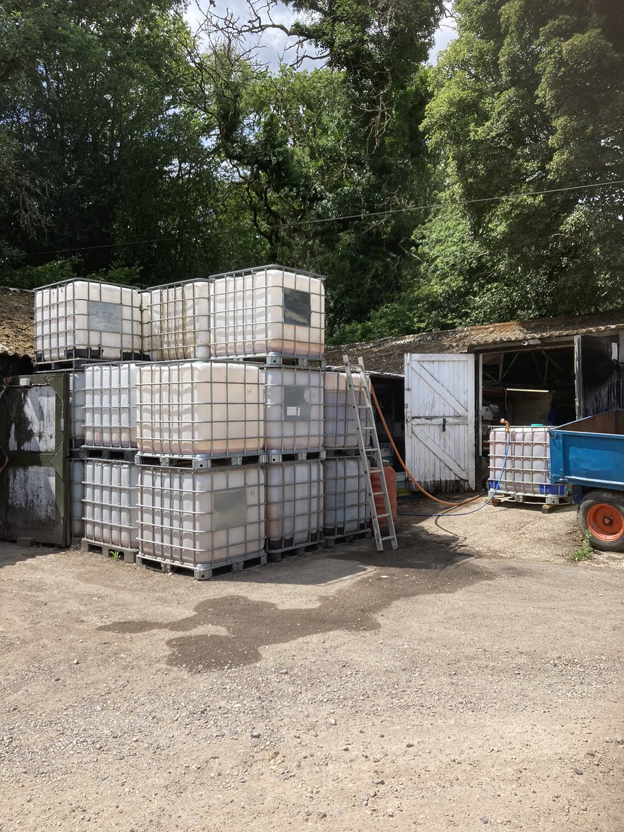 tuttsclumpcider's tweet image. A nice day for racking and blending 🍏 #propercider #thursday #sunshine