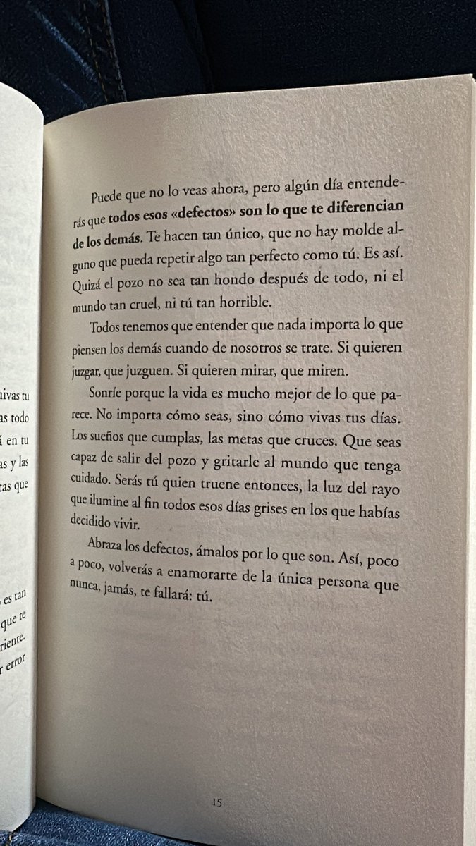 NellaOleas's tweet photo. Ayer comencé a leer el libro Amar (se) es de valientes de @Porescribir y lo que voy leyendo, cada página me marca más que la otra, pero puedo decir que definitivamente me identifico con está sobretodo con “todos esos (defectos) son lo que te diferencian de los demás” ❤️‍🩹 https://t.co/lH494SJ23h
