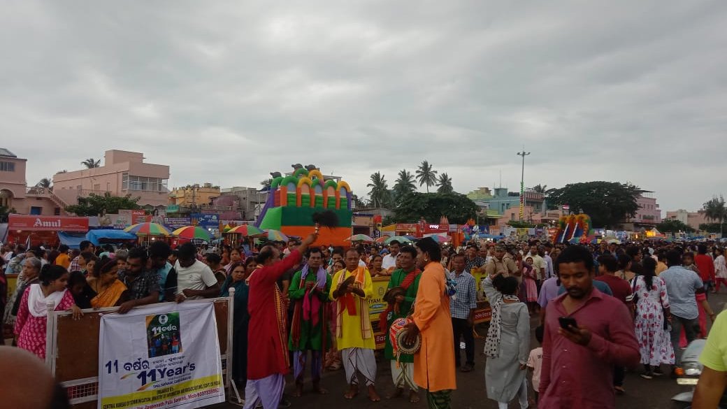 India' growth and development trajectory during the last #11years driven by the principle of #Seva_Sushasan_Garibkalyan is presented through magnificent recitation of song and dance by our folk artistes in the ongoing  9 days long #RathYatra2025 festival at #Puri today.
