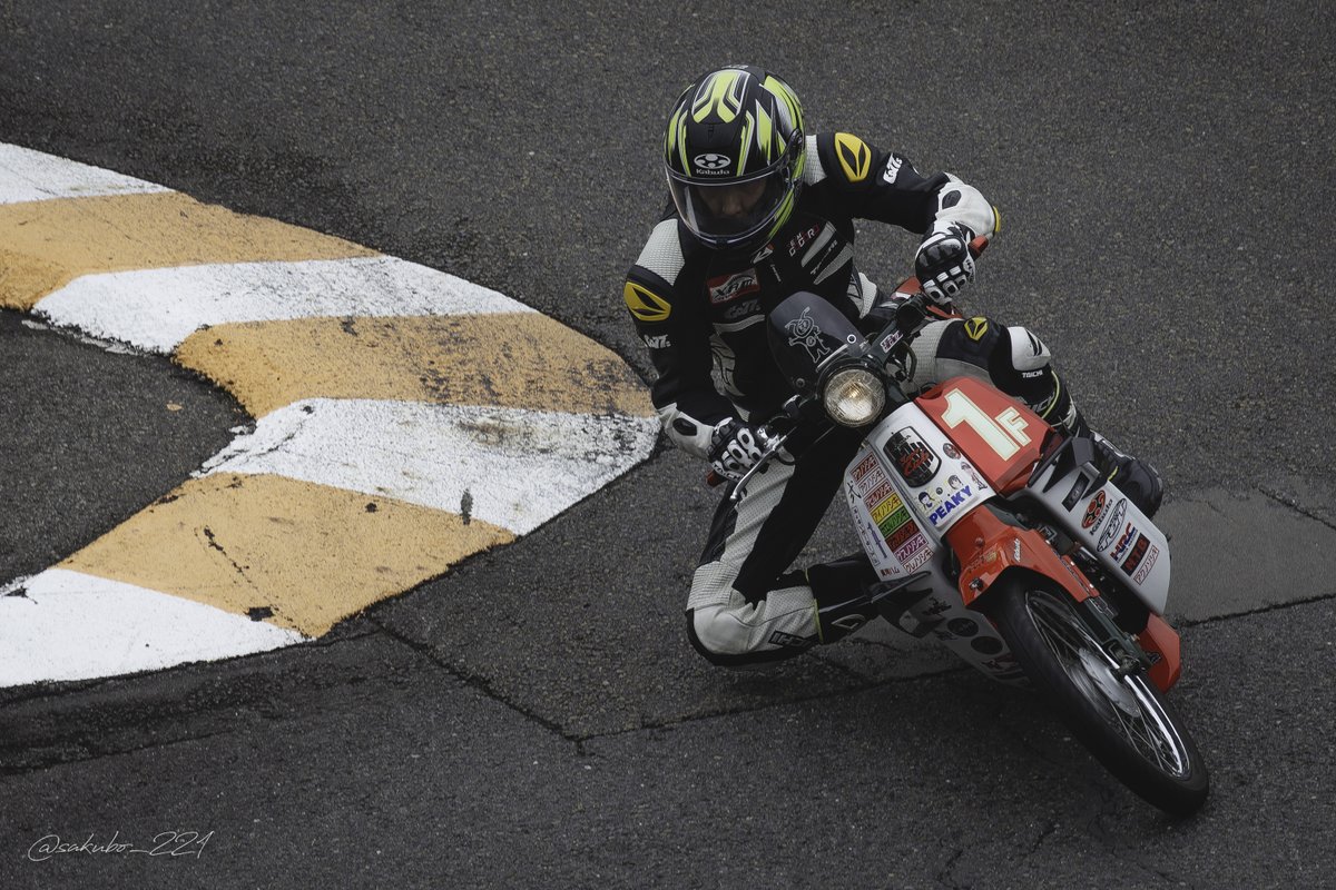 sakubo_221's tweet photo. ルーツ・ザ・原チャリ35周年記念 ルーツ+働くバイクで8時間耐久 2025.6.15
No.1 あ うしのごくきんつぶせそう(8時間耐久)
撮影場所:近畿スポーツランド
SONY α7cⅡ
FE 50-150mm F2 GM
#Go77s
#アクノソシキ
#ルーツザ原チャリ
#はっぴいえんどプロジェクト
#近畿スポーツランド
#sonyα7cII
#sel50150gm