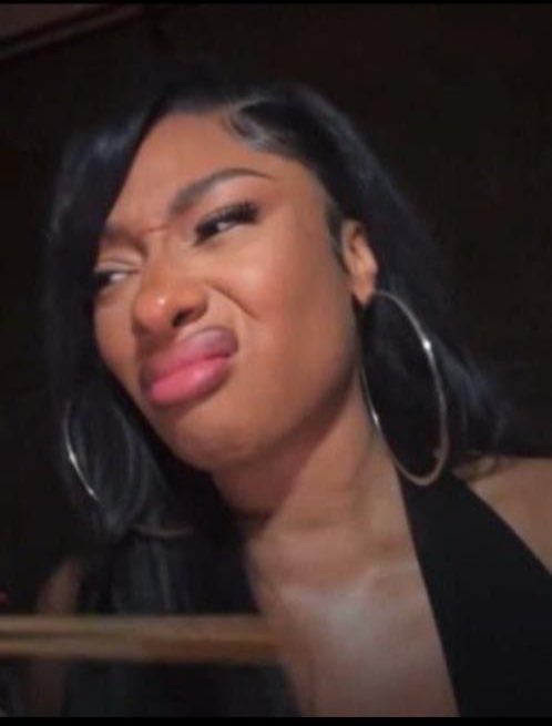 Kpop stans are so funny…Lisa is suddenly dragged for NOT losing streams and bot streams after years of calling her streams THAI BOTS…