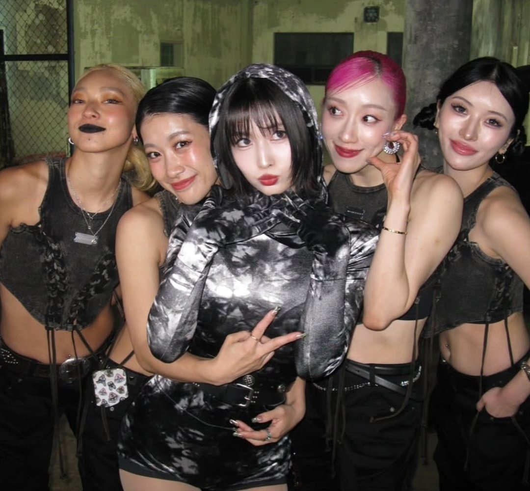 gyuwithu's tweet image. After Jihyo, we got Momo instagram update with @OsakaOjoGang 💚✨️

"💚 🔫 🔫 🔫 "

#wswf #wswf3 #ojogang #osakaojogang #twice