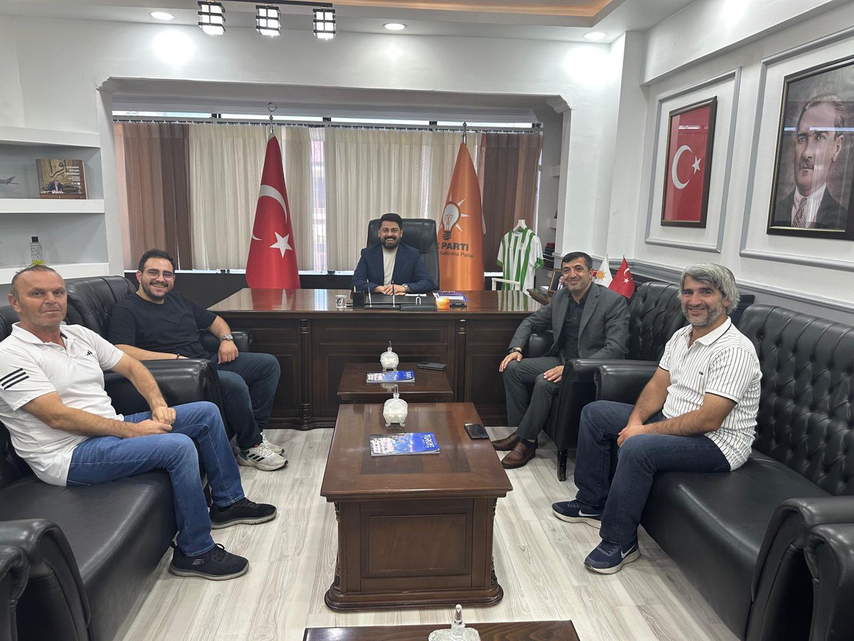 AK Parti Bingöl (@bingolakparti) on Twitter photo Bingöl İli ve İlçeleri Yardımlaşma Dayanışma Eğitim ve Kültür Derneği (BİNYAR) Başkanı Yakup Zazaoğlu, yönetim kurulu üyeleri ile birlikte İl Başkanımız <a href="/yilmaz_seven/">Av. Yılmaz SEVEN</a>’i makamında ziyaret etti. Bingöl İli ve İlçeleri Yardımlaşma Dayanışma Eğitim ve Kültür Derneği (BİNYAR) Başkanı Yakup Zazaoğlu, yönetim kurulu üyeleri ile birlikte İl Başkanımız <a href="/yilmaz_seven/">Av. Yılmaz SEVEN</a>’i makamında ziyaret etti.