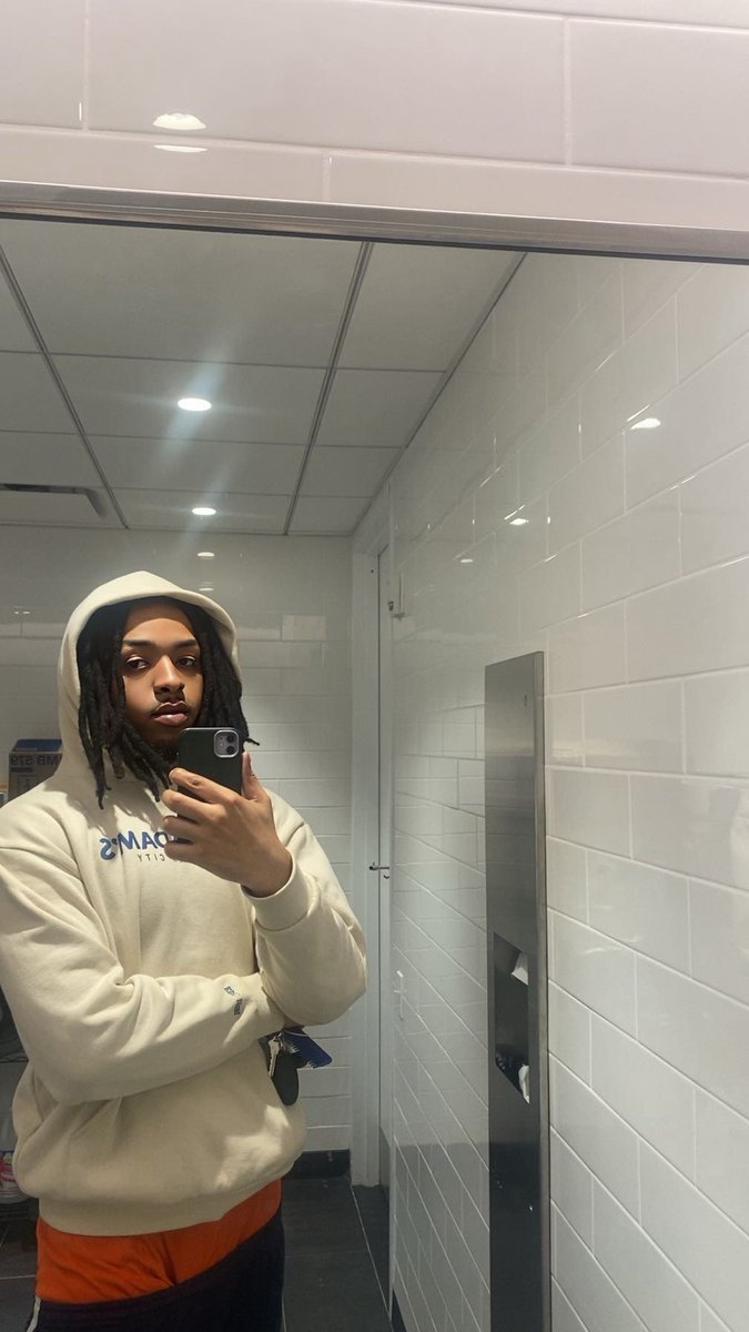 CaptainRuntz's tweet photo. Goodmorning bitch ass niggas . https://t.co/nk942jPF4k