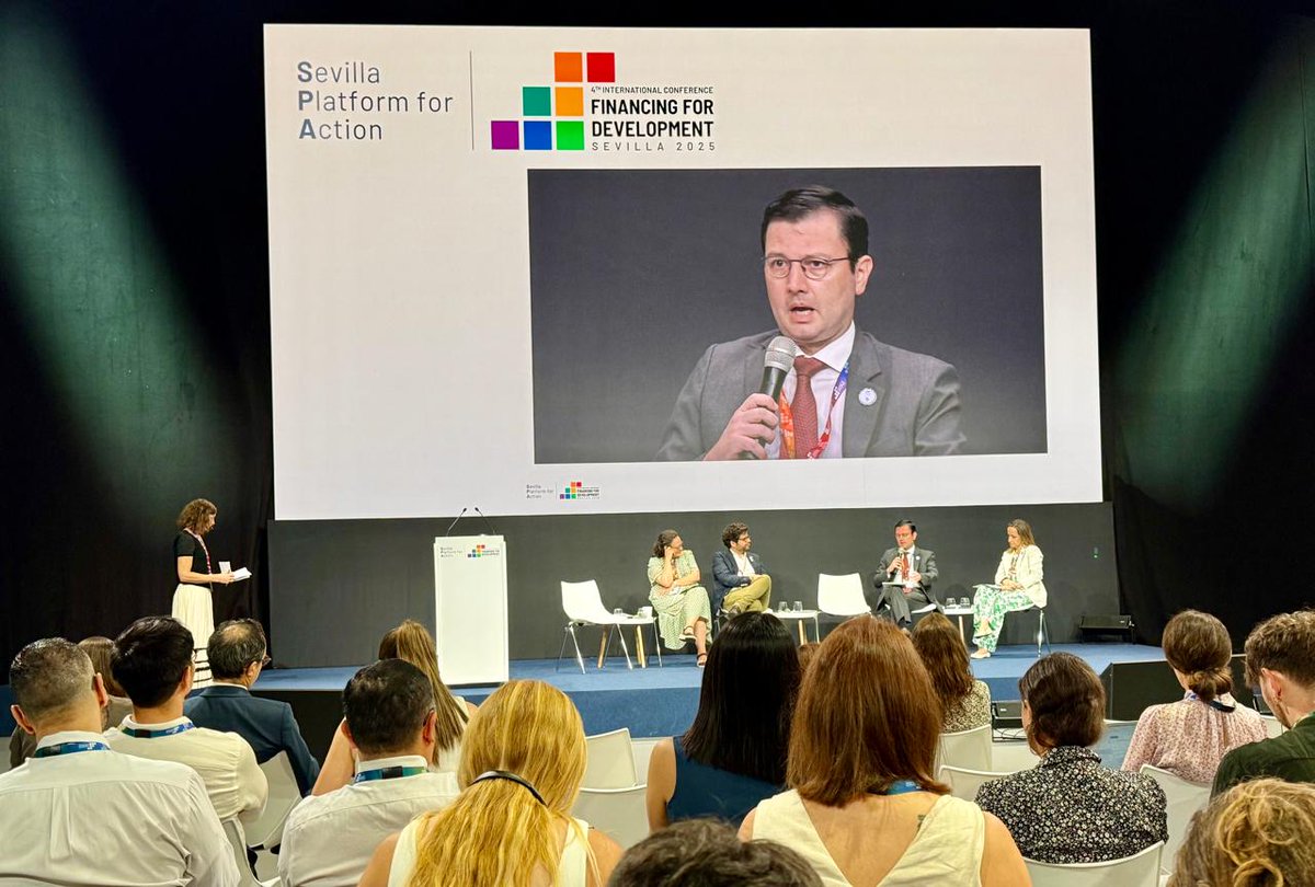 🇪🇸 CAF se suma a la Alianza Global Beyond GDP, que aboga por nuevas formas de medir el desarrollo que vayan más allá del PIB

En el marco del #FfD4 en Sevilla, nuestro vicepresidente ejecutivo de CAF, <a href="/GianpLeonc1/">Gianpiero Leoncini</a>, contó que “esta agenda no es negociable. Para nuestra región,
