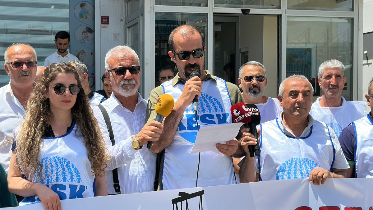 SES Van Şubesi (@sesvansubesi) on Twitter photo #TUİK binası önünde KESK Van Şubeler Platformu öncülüğünde yalan verilerden ibaret olan enflasyon verileri, kamu emekçileri ve emeklilerinin yoksullaşması ve devam eden ekonomik krize dair basın açıklaması gerçekleştirdik. <a href="/KESK1995/">KESK</a> <a href="/sesgenelmerkezi/">SES Genel Merkezi</a> <a href="/csgbakanligi/">T.C. Çalışma ve Sosyal Güvenlik Bakanlığı</a>
#enflasyon #TUİK binası önünde KESK Van Şubeler Platformu öncülüğünde yalan verilerden ibaret olan enflasyon verileri, kamu emekçileri ve emeklilerinin yoksullaşması ve devam eden ekonomik krize dair basın açıklaması gerçekleştirdik. <a href="/KESK1995/">KESK</a> <a href="/sesgenelmerkezi/">SES Genel Merkezi</a> <a href="/csgbakanligi/">T.C. Çalışma ve Sosyal Güvenlik Bakanlığı</a>
#enflasyon