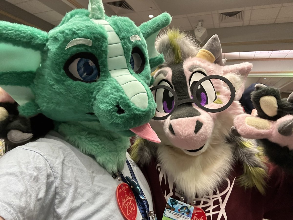 SoulDergn's tweet photo. Realized I haven’t posted in a while!! Got some pics at FCL 2025! https://t.co/IfGYjpqFae