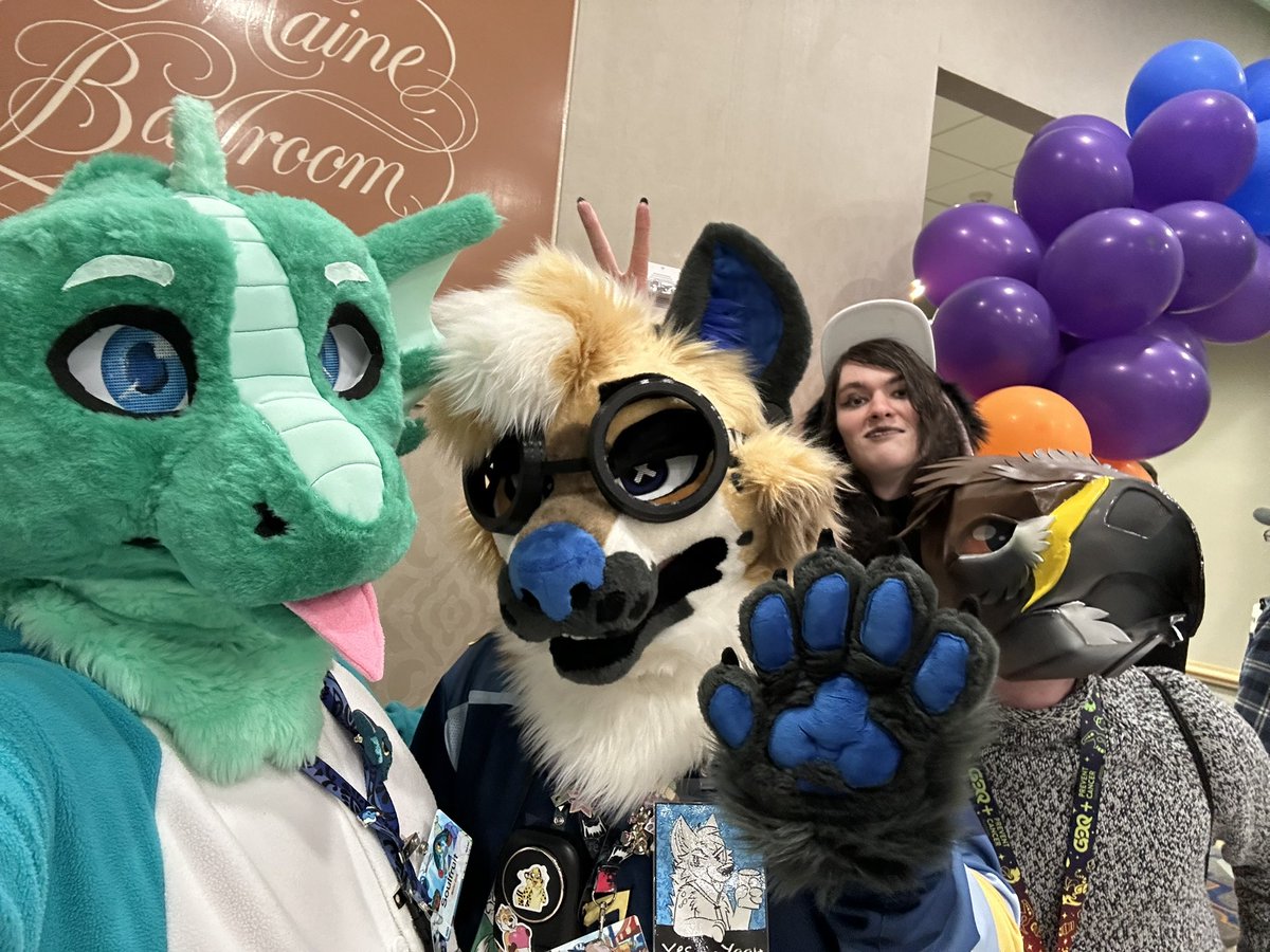 SoulDergn's tweet photo. Realized I haven’t posted in a while!! Got some pics at FCL 2025! https://t.co/IfGYjpqFae