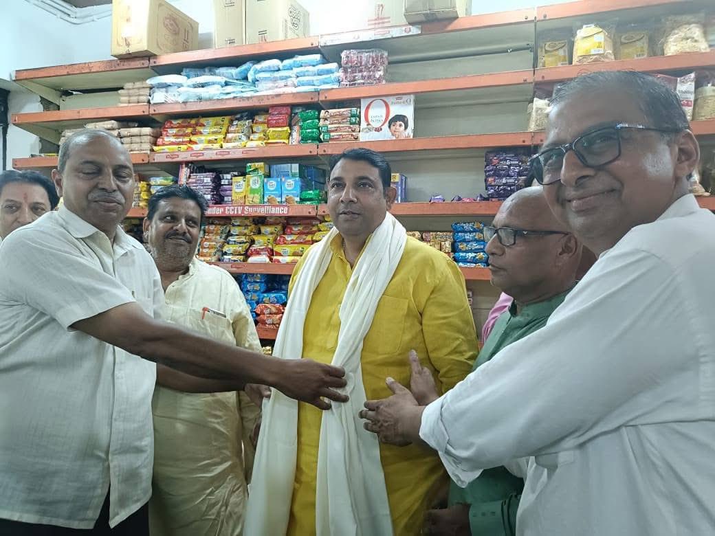 आज अग्रवाल स्वीटस,  के स्थापना  के 26 वर्ष पूर्ण होने पर आयोजित भंडारे और स्वागत कार्यक्रम मे जाना हुआ.. 

गोयल परिवार को बहुत बहुत बधाई...