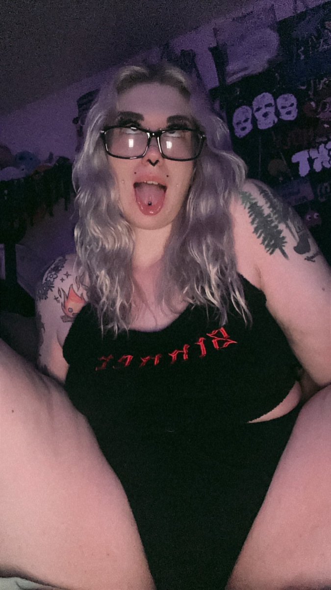 thicccchiccc420's tweet photo. Need more boys on my Snapchat ❤️‍🔥 hmu to get on it 🥵 

#thicc #THICK #kinky #slut #aheago #piercings #cumslut #bigass #paypig #snapchatgirl #onlyfansgirl #premiumsnap #ass #simps #glasses #bbclover #nsfw #findompiggy #throatgoat #bondage #workplay #findomgoddess https://t.co/vixMUcs1Vu