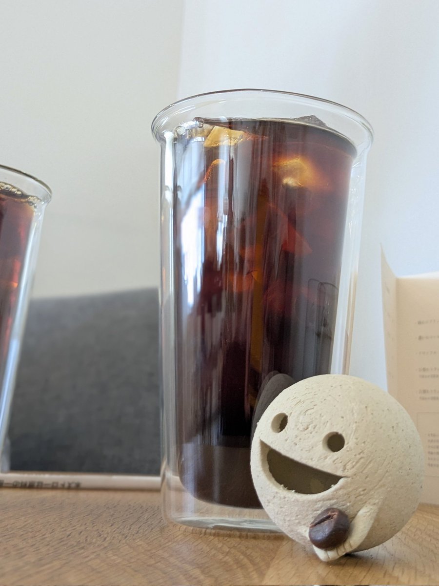 Pp1Zf1's tweet image. 食後のコーヒータイム☕
先日、筑前前原駅周辺を歩いていた時にたまたま見つけたお店、
「kojun coffee」
この建物に2階があったの?ってのが第一印象。
階段を上ると素敵な空間。
ソファーもゆったり座れて、深煎りのアイスコーヒーも美味しかった〜☕
ご馳走様でした🙏