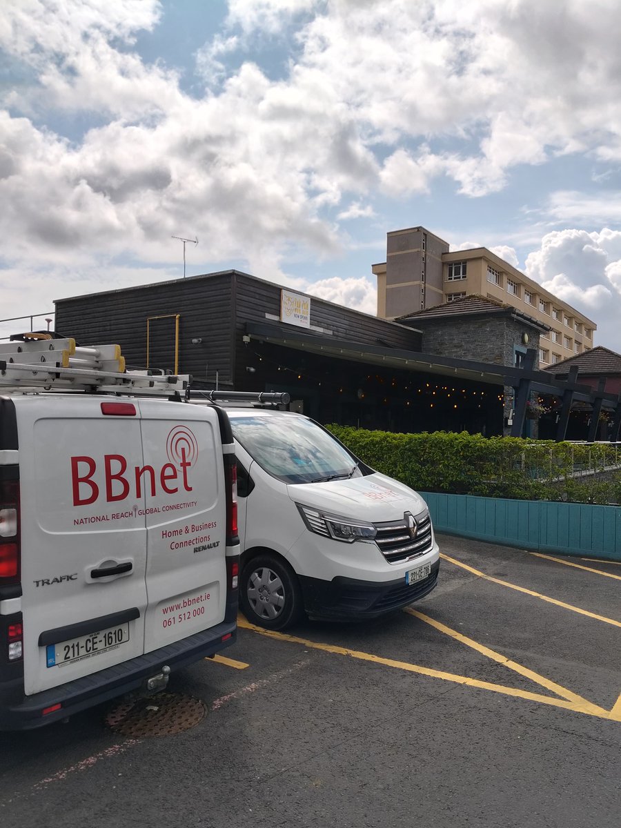 Onsite at the recently opened The Knights Quarter in Shannon Town Centre! 
Installing high-performance WiFi &amp; setting up network management for seamless connectivity. 
🤝Proud to support this local business! #TheKnightsQuarter #Shannon #WiFi #LocalBusiness