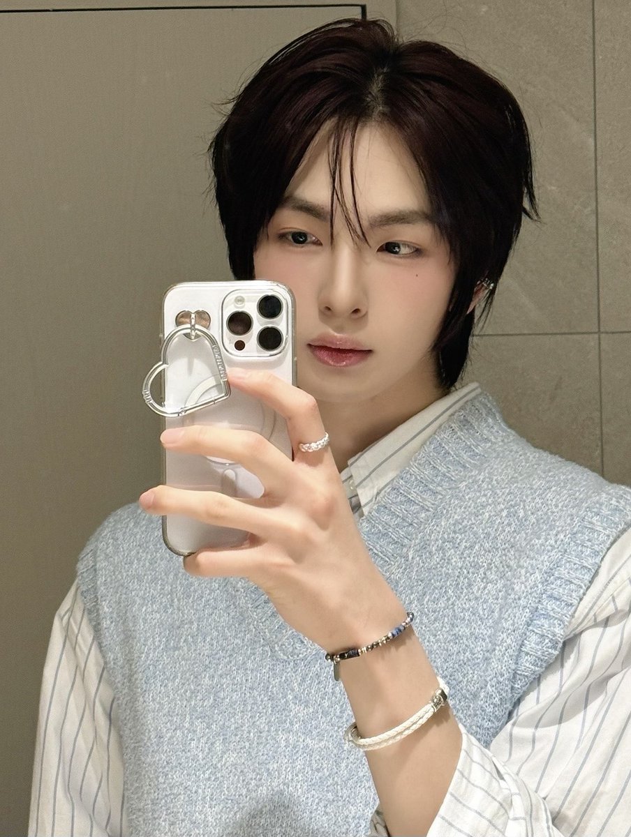 by_EPEX's tweet photo. 나 많이 보고싶다 해줘🩵

#EPEX #이펙스 #MU #뮤 https://t.co/47dmgIk3Gb