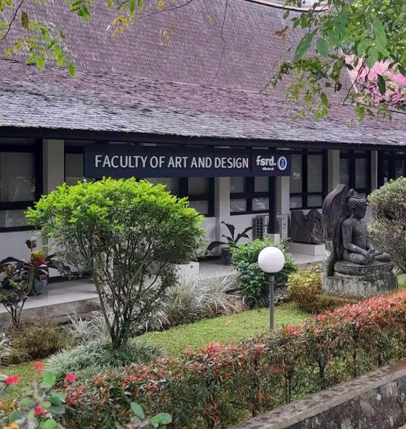 PasarSeniITB's tweet photo. SELAMAAAAT! KAMU DITERIMA DI FSRD ITB 😋💋

Then what should you do next as anak FSRD ITB itu??? 

— an interactive thread by PasarSeniITB….. 👀🖌️ https://t.co/PyYW1M9yPd
