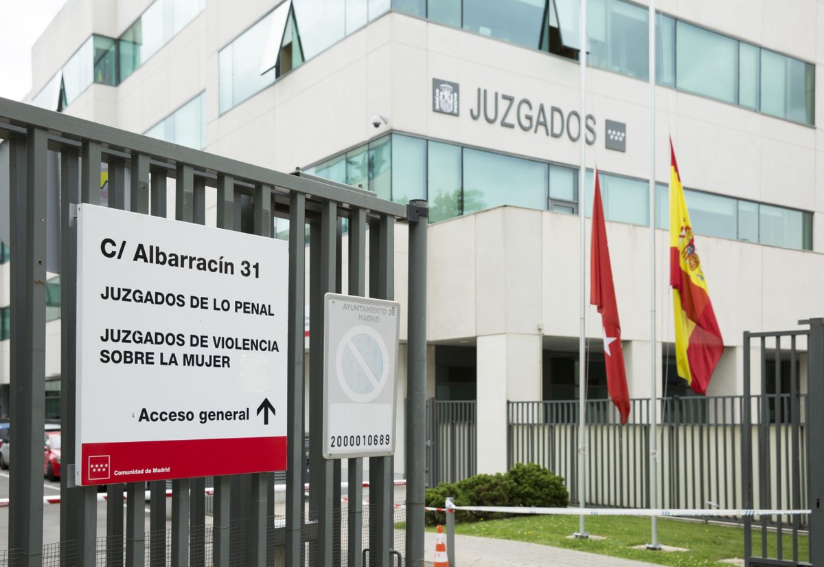 📢 El Consejo General de la Abogacía, a través de sus comisiones de Igualdad y Violencia, reitera su oposición a la concentración de los Juzgados de Violencia sobre la Mujer prevista en la LO 1/2025 por los perjuicios que causaría a las víctimas.

abogacia.es/actualidad/not…