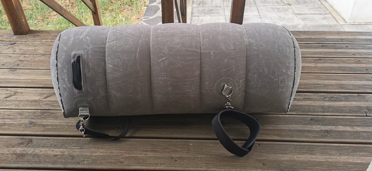 foxterr60684653's tweet photo. Merci @necyeh pour ce coussin de bondage gonflable, tout doux. J'y passe de bon moment attaché.😇 https://t.co/FGQfbF4SUG