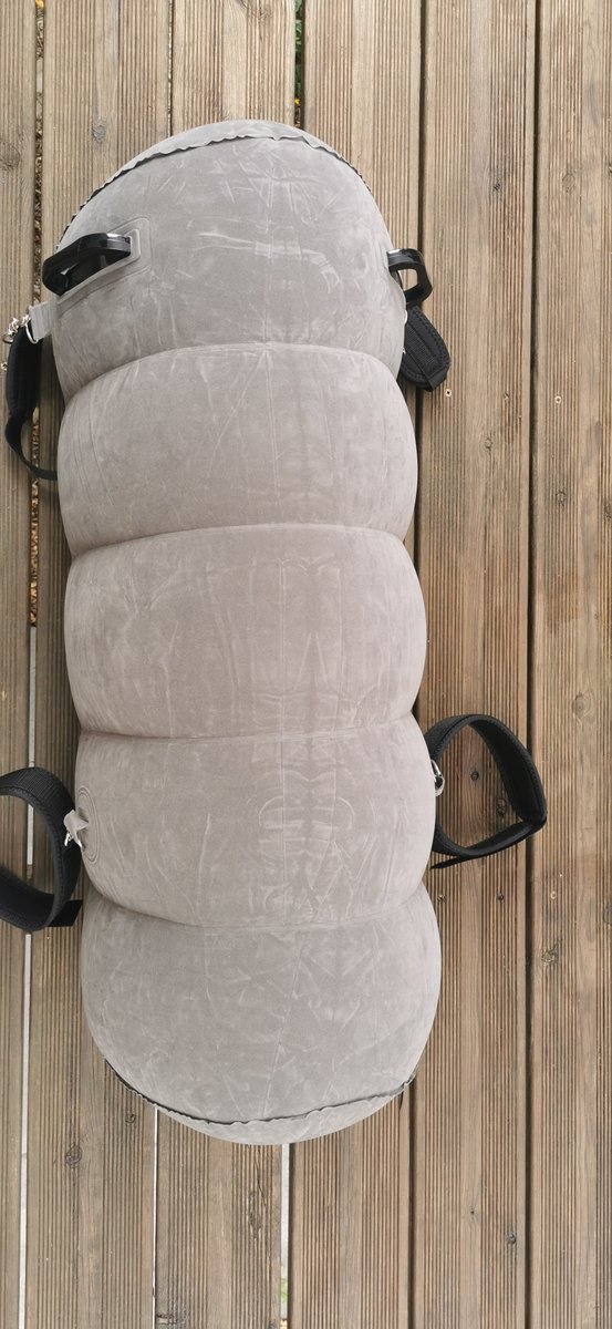foxterr60684653's tweet photo. Merci @necyeh pour ce coussin de bondage gonflable, tout doux. J'y passe de bon moment attaché.😇 https://t.co/FGQfbF4SUG